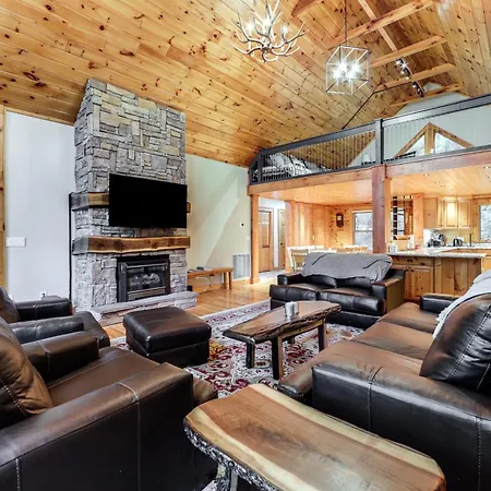 Luxe Smoky Mountains Cabin With Hot Tub And Views!